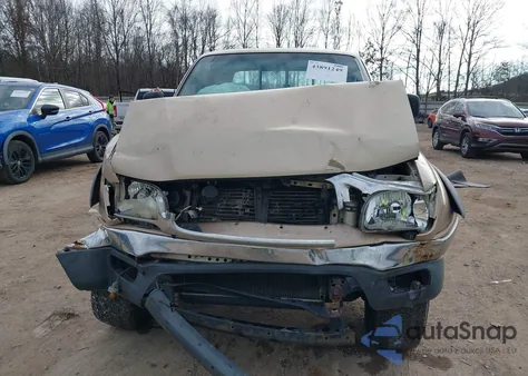 2003 Toyota Tacoma Base V6 z USA, uszkodzony, nr VIN 5TEWN72N43Z242615